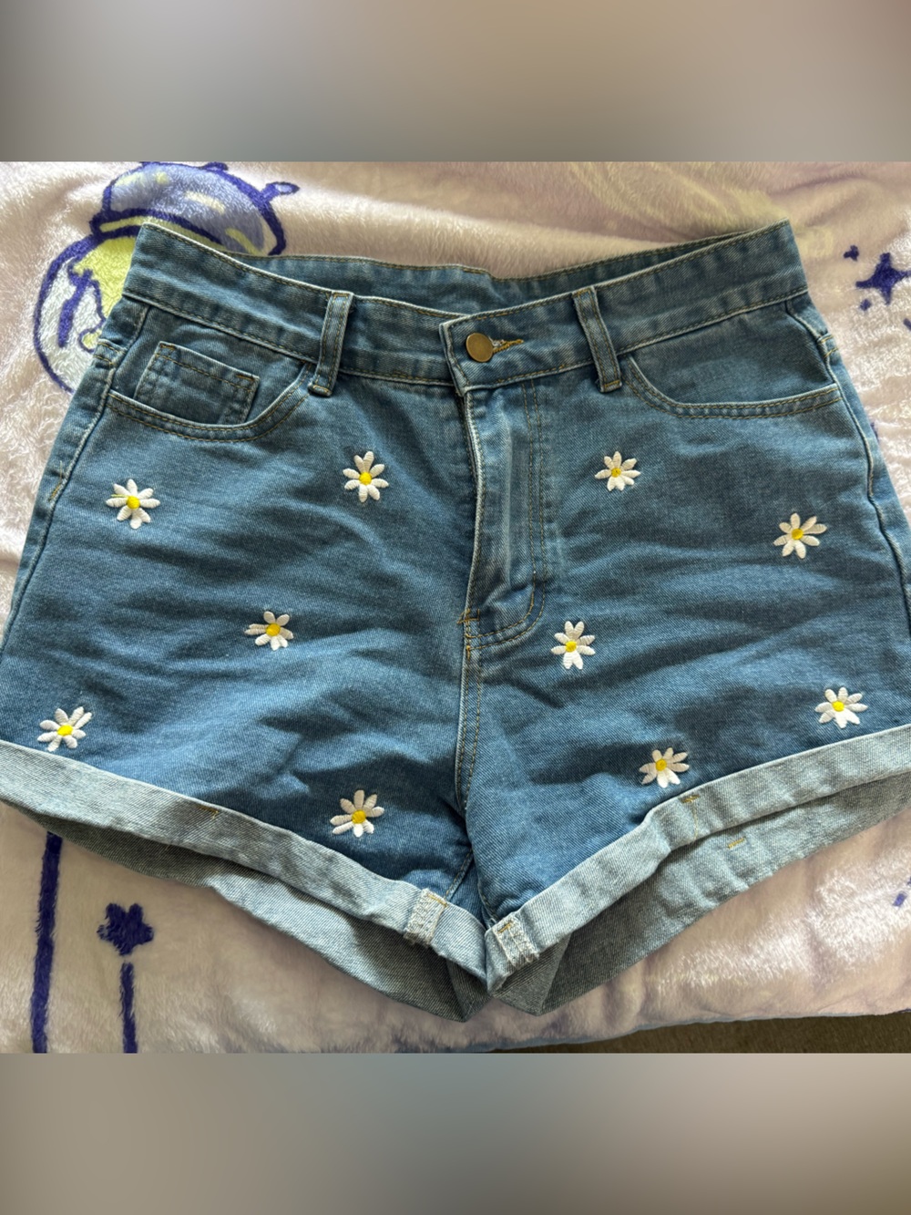 Embroidered Daisy shorts